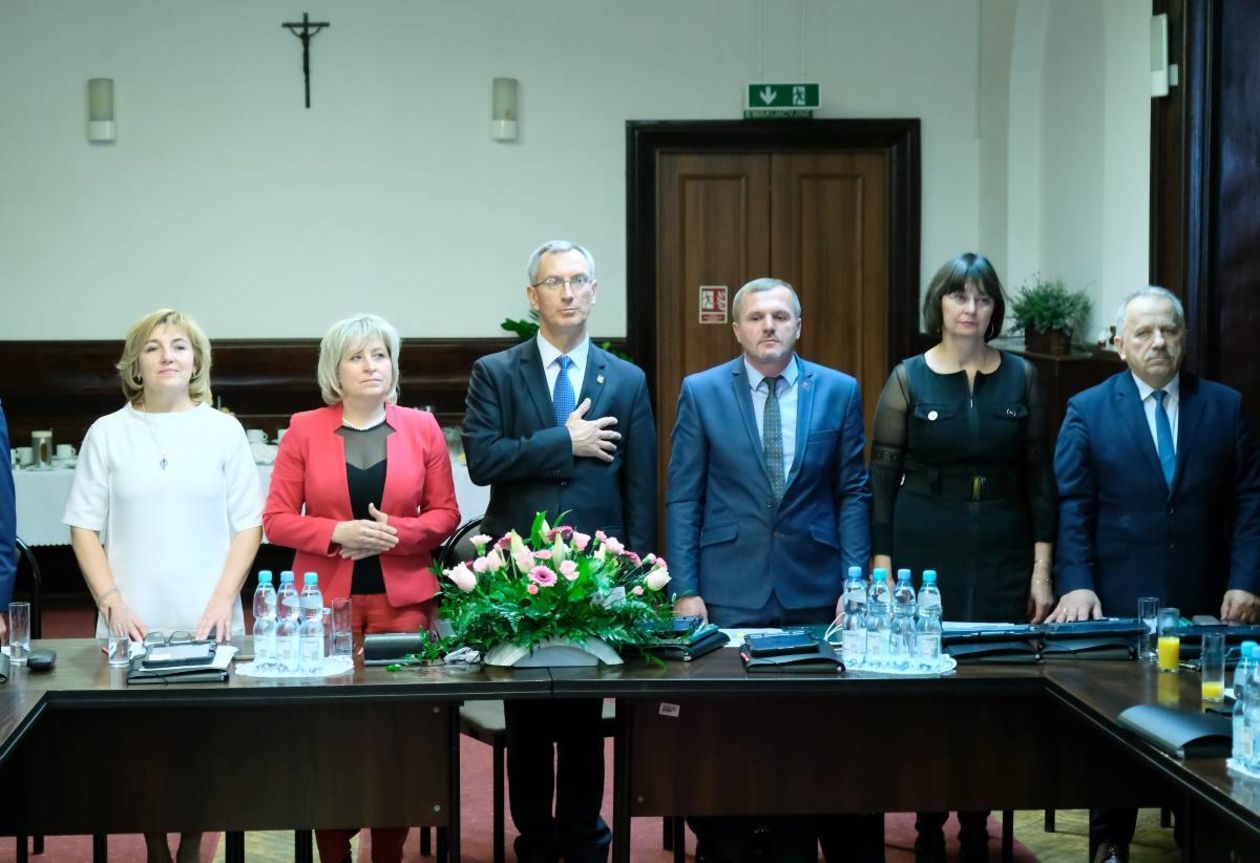  Pierwsza sesja rady powiatu lubelskiego (zdjęcie 51) - Autor: Maciej Kaczanowski