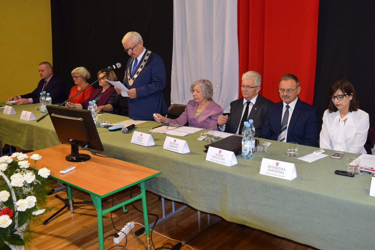  Pierwsza sesja Rady Gminy Puławy (zdjęcie 2) - Autor: UG Puławy