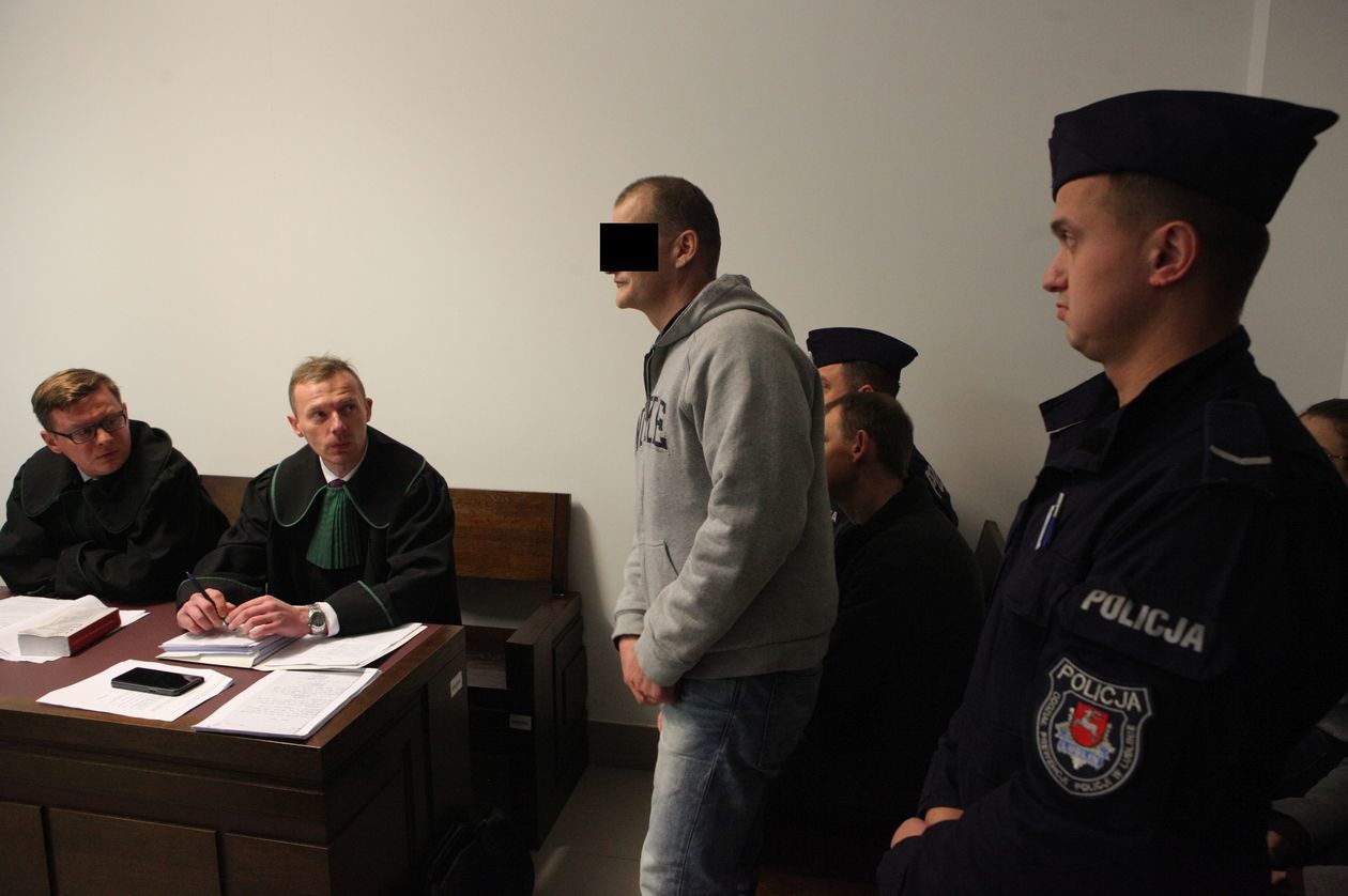  Proces oskarżonych o gwałcenie bezdomnej kobiety  (zdjęcie 2) - Autor: Jacek Szydłowski