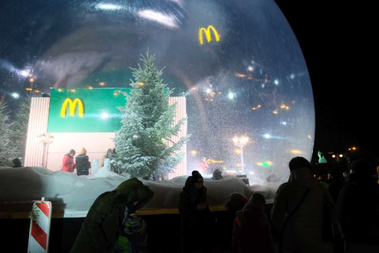  Szklana kula McDonald's na pl. Zamkowym (zdjęcie 40) - Autor: Maciej Kaczanowski