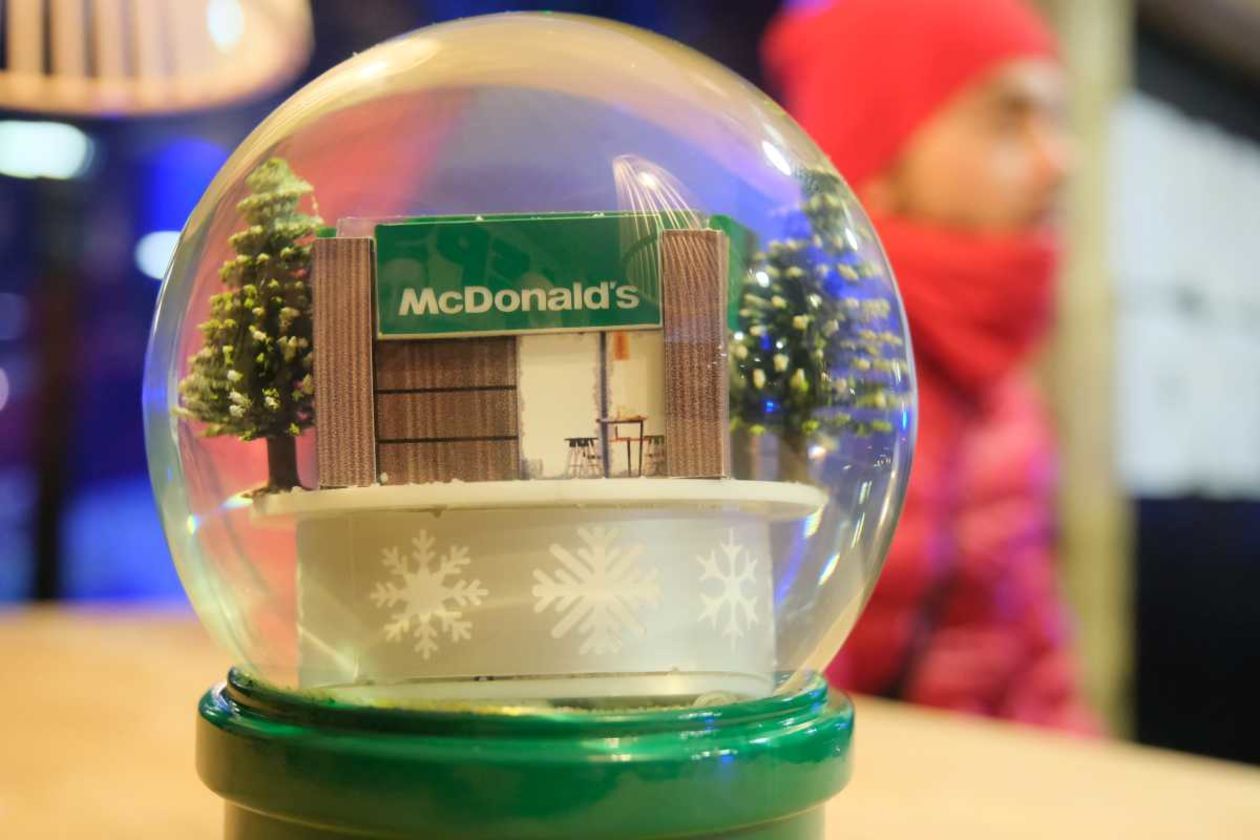 Szklana kula McDonald's na pl. Zamkowym (zdjęcie 30) - Autor: Maciej Kaczanowski