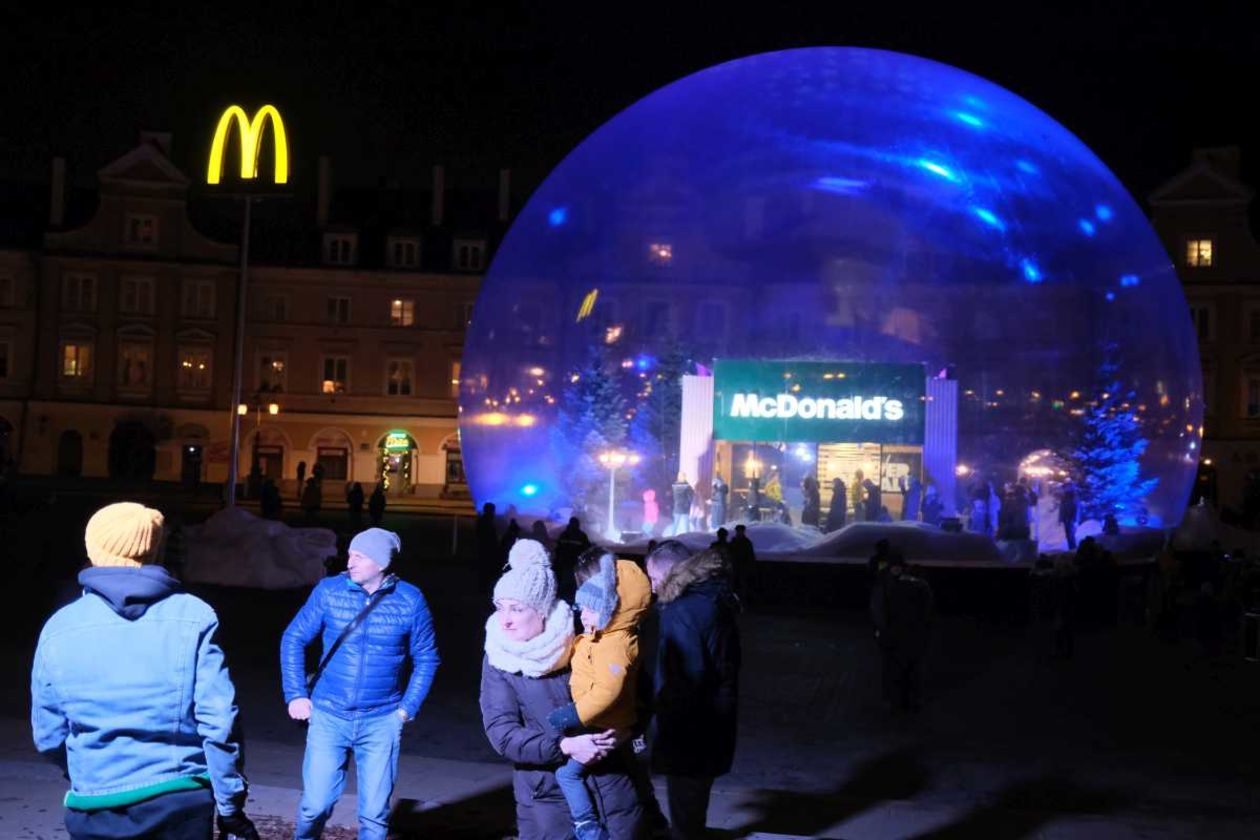  Szklana kula McDonald's na pl. Zamkowym (zdjęcie 6) - Autor: Maciej Kaczanowski