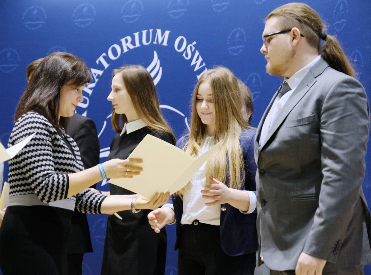  Wręczenie dyplomów stypendystom Prezesa Rady Ministrów na rok szkolny 2018/2019 (zdjęcie 1) - Autor: Maciej Kaczanowski