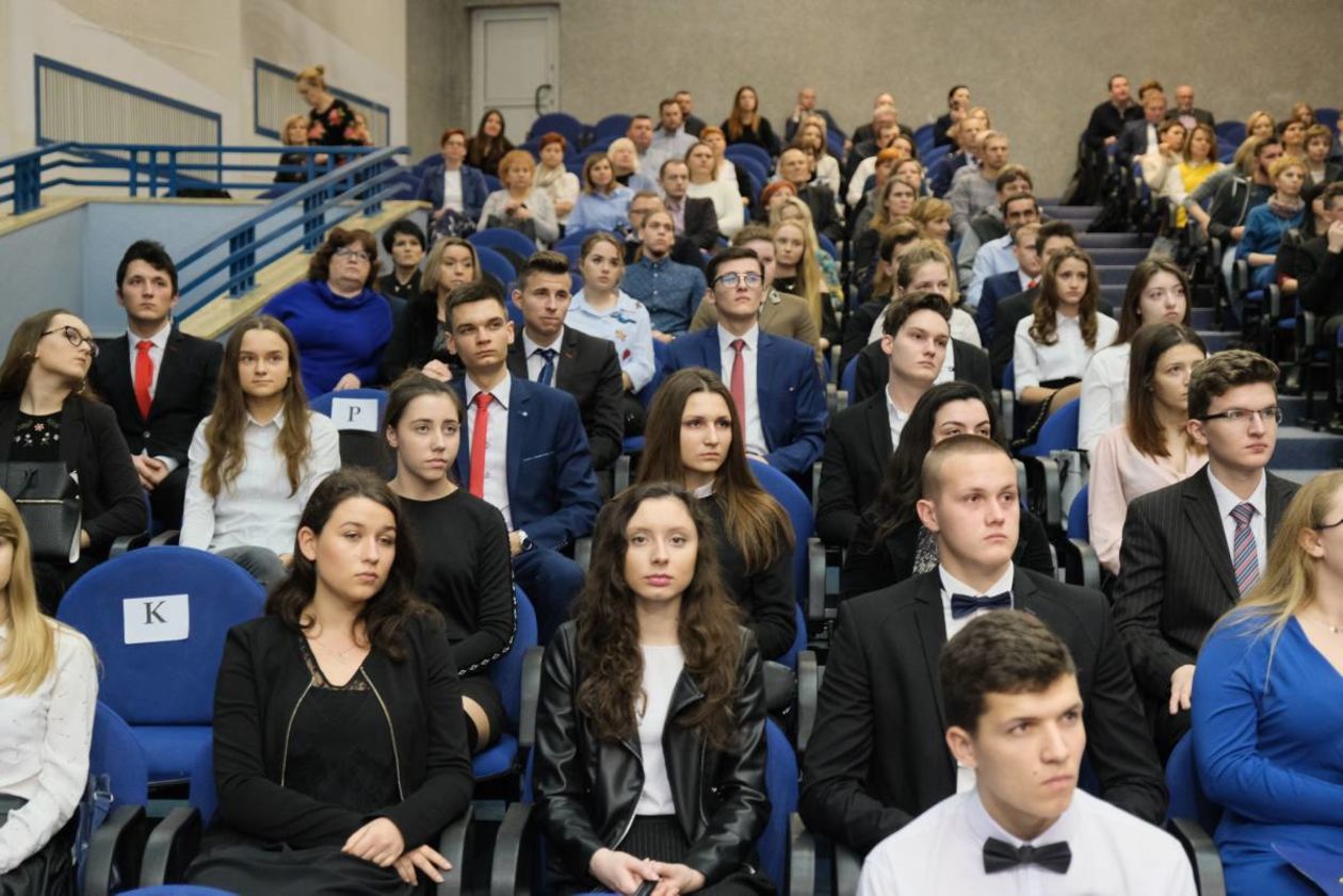  Wręczenie dyplomów stypendystom Prezesa Rady Ministrów na rok szkolny 2018/2019 (zdjęcie 36) - Autor: Maciej Kaczanowski