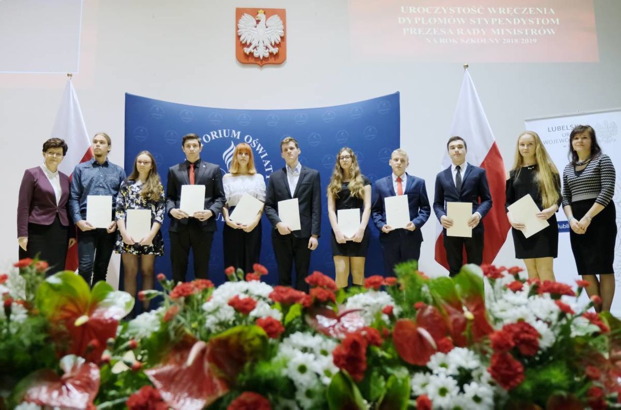  Wręczenie dyplomów stypendystom Prezesa Rady Ministrów na rok szkolny 2018/2019 (zdjęcie 9) - Autor: Maciej Kaczanowski