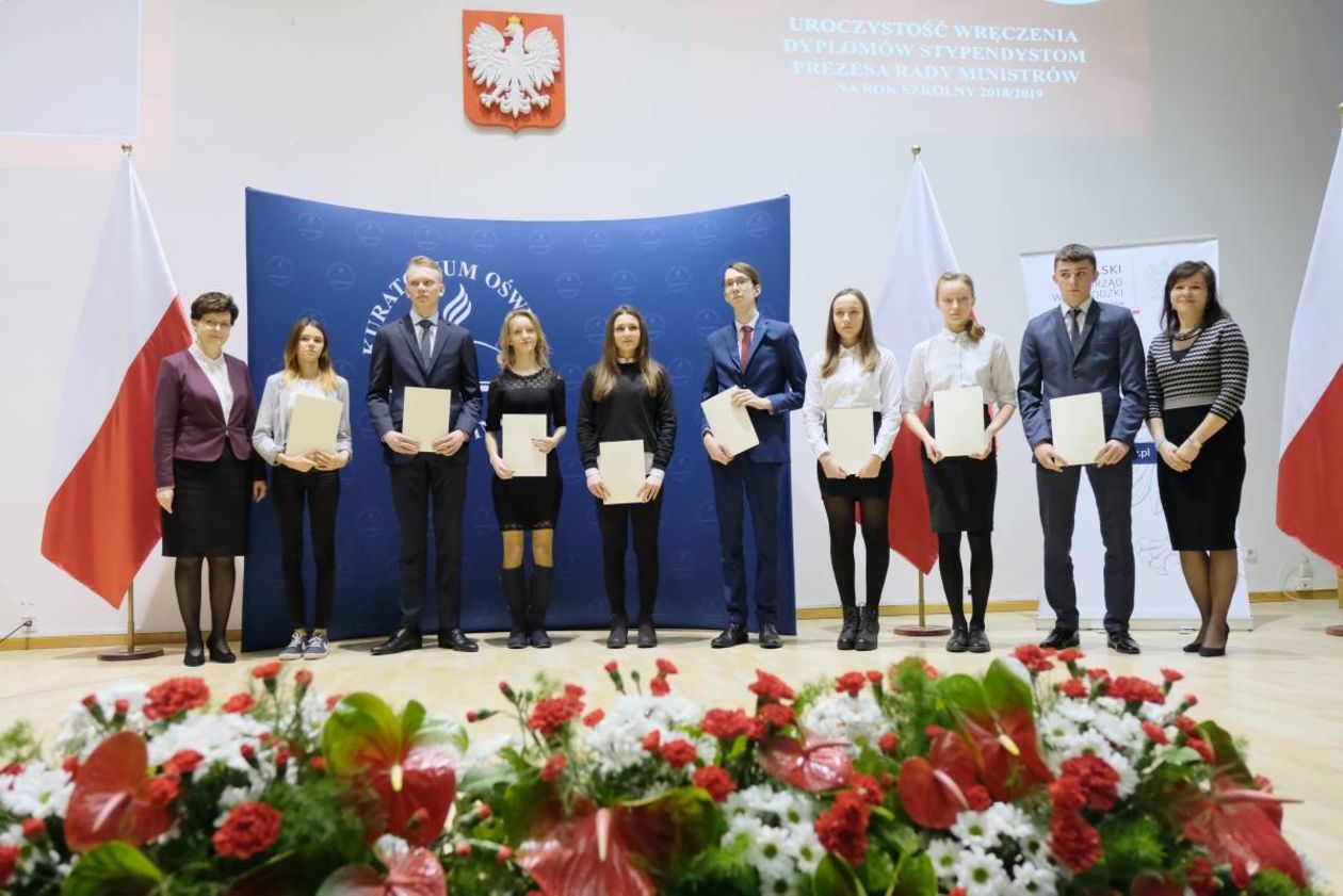  Wręczenie dyplomów stypendystom Prezesa Rady Ministrów na rok szkolny 2018/2019 (zdjęcie 19) - Autor: Maciej Kaczanowski