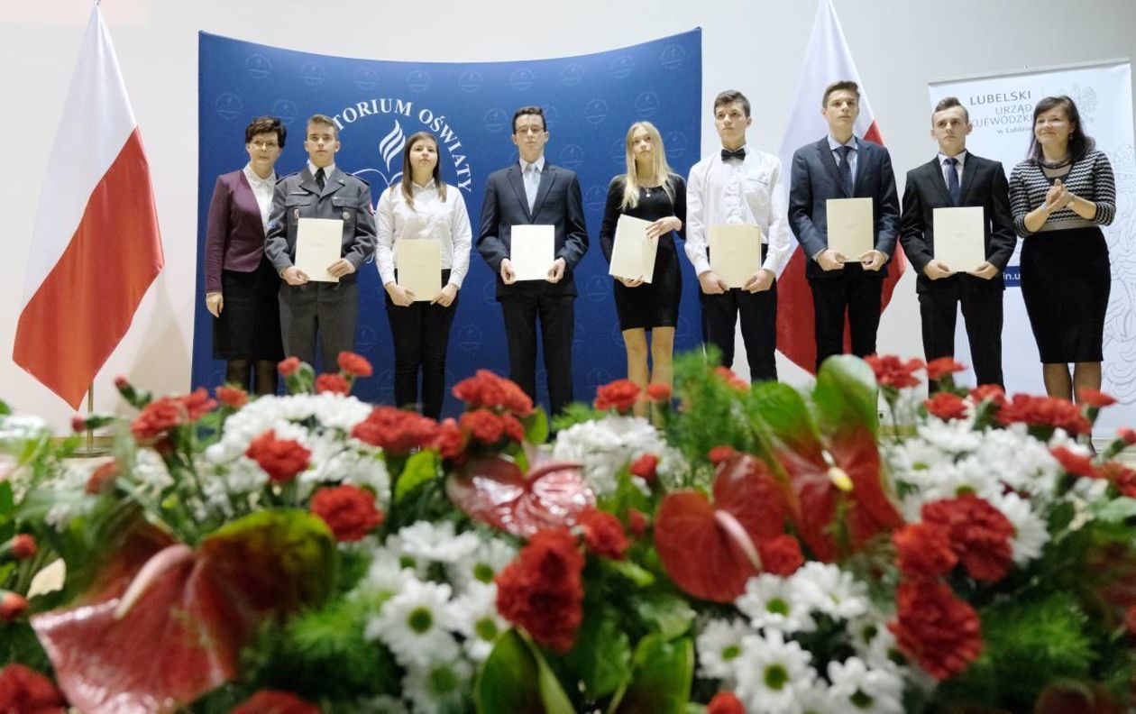  Wręczenie dyplomów stypendystom Prezesa Rady Ministrów na rok szkolny 2018/2019 (zdjęcie 23) - Autor: Maciej Kaczanowski