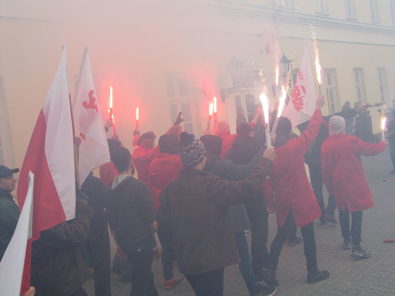  ZOMO rozgoniło demonstrantów (zdjęcie 2) - Autor: Jacek Barczyński