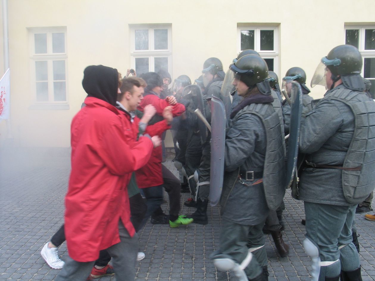  ZOMO rozgoniło demonstrantów (zdjęcie 6) - Autor: Jacek Barczyński