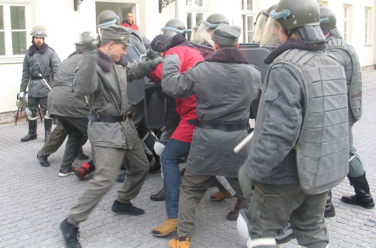 ZOMO rozgoniło demonstrantów (zdjęcie 1) - Autor: Jacek Barczyński