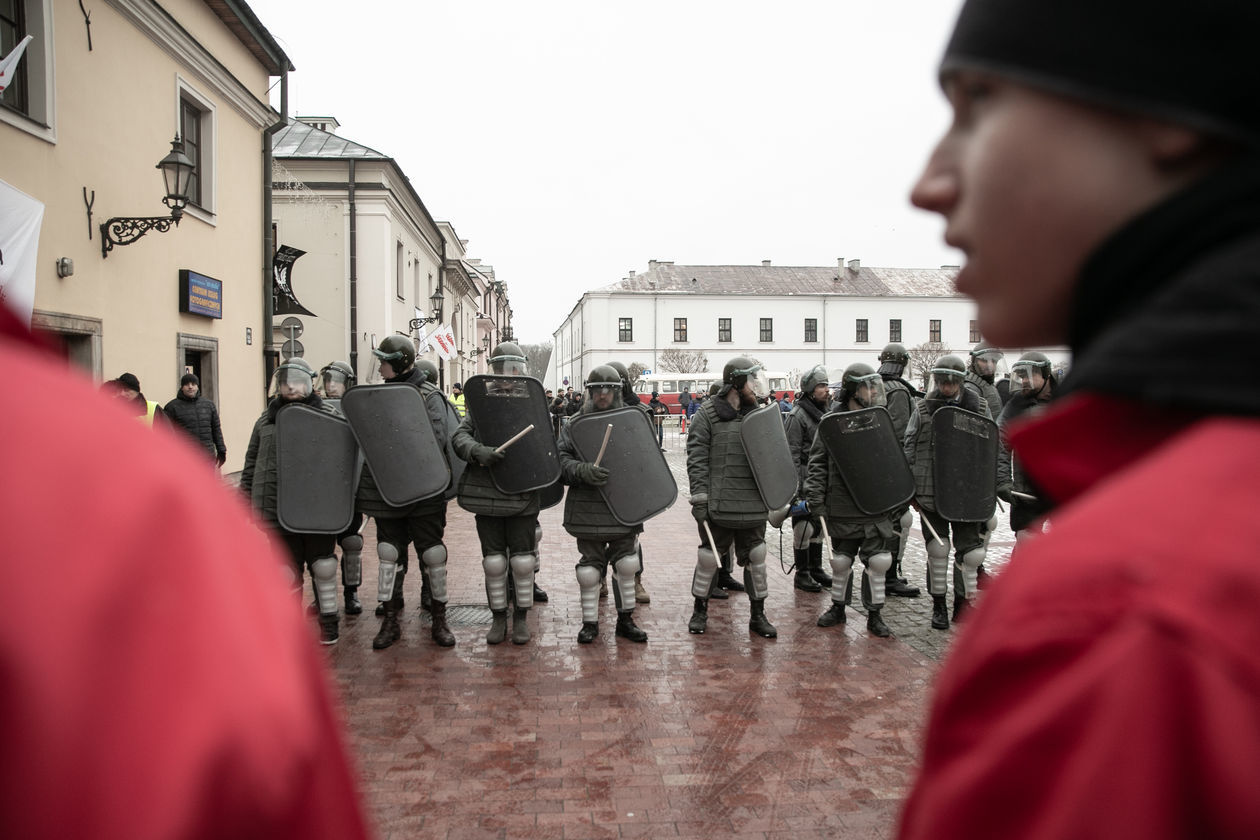  Zamość: ZOMO na Rynku Solnym (zdjęcie 72) - Autor: Kazimierz Chmiel