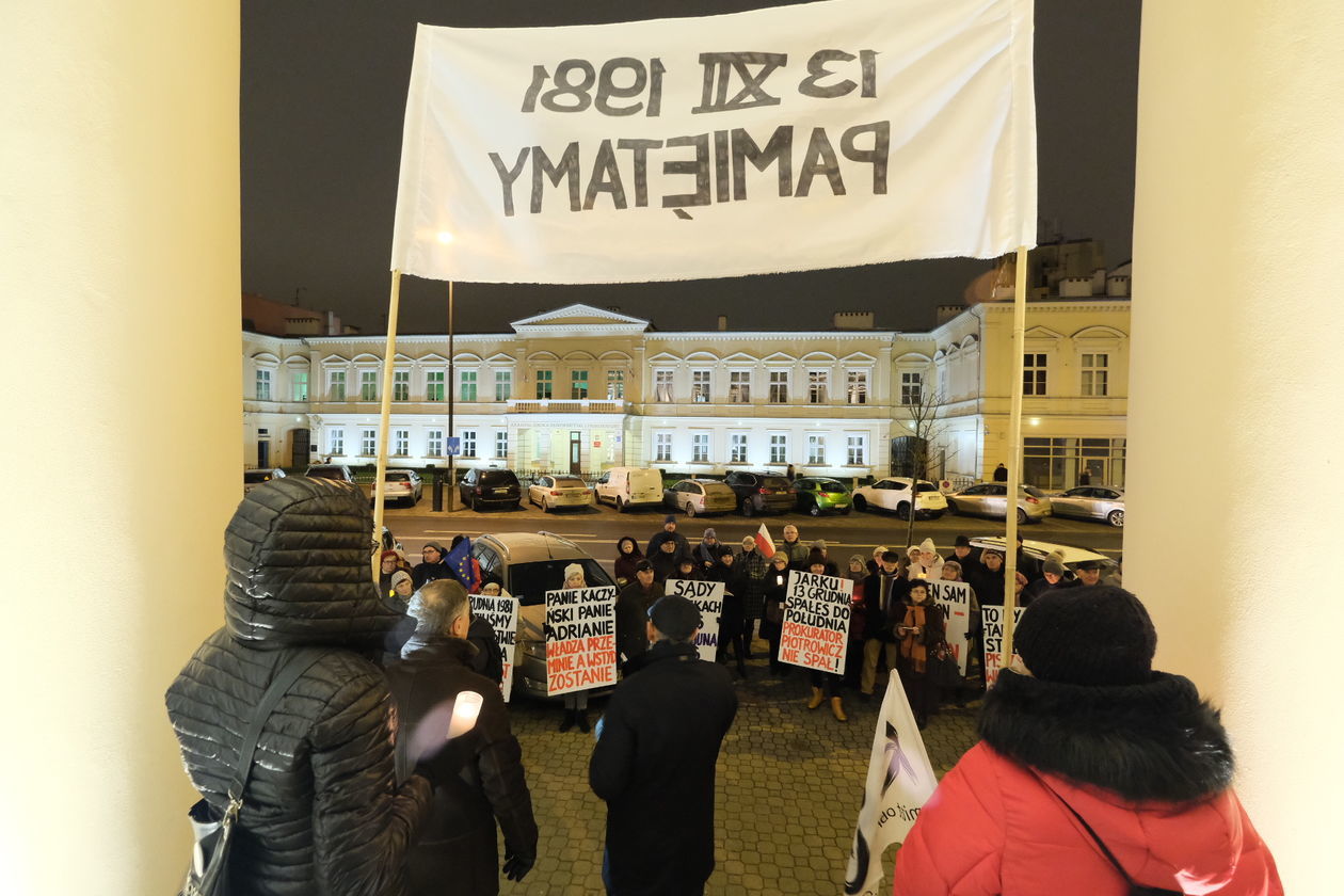 Pikieta w obronie wolnych sądów w Lublinie