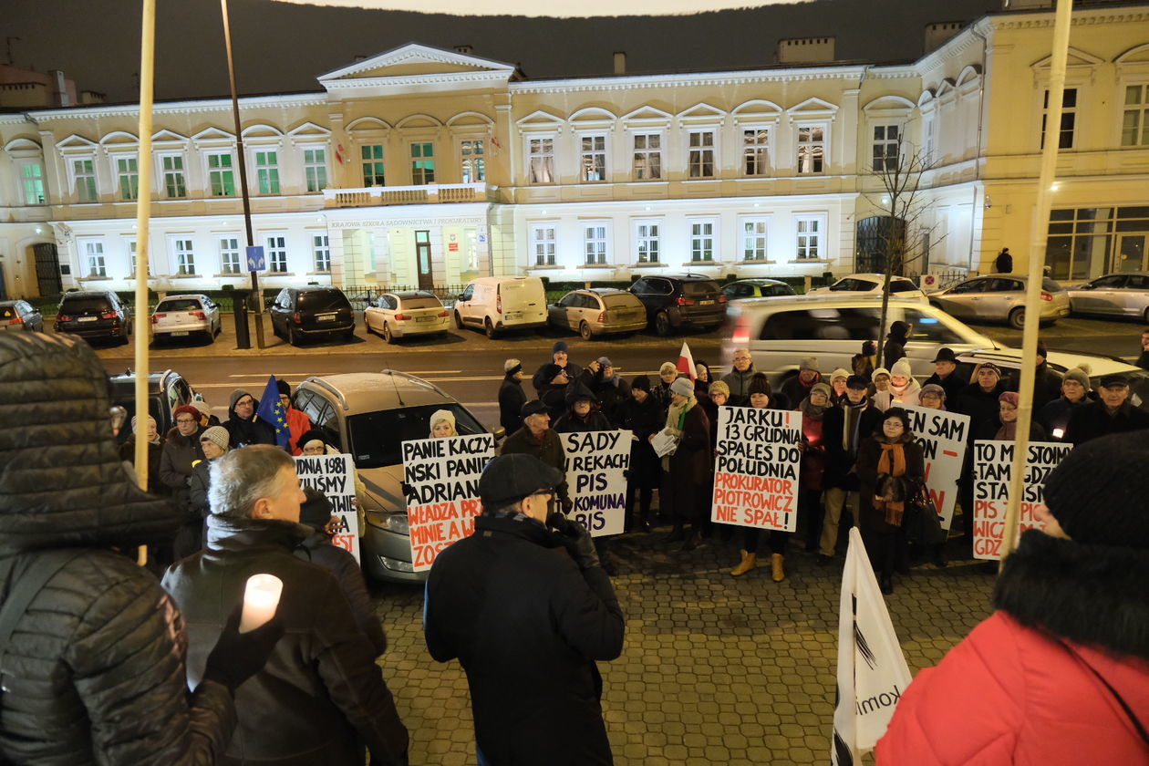  Pikieta w obronie wolnych sądów w Lublinie (zdjęcie 1) - Autor: Maciej Kaczanowski
