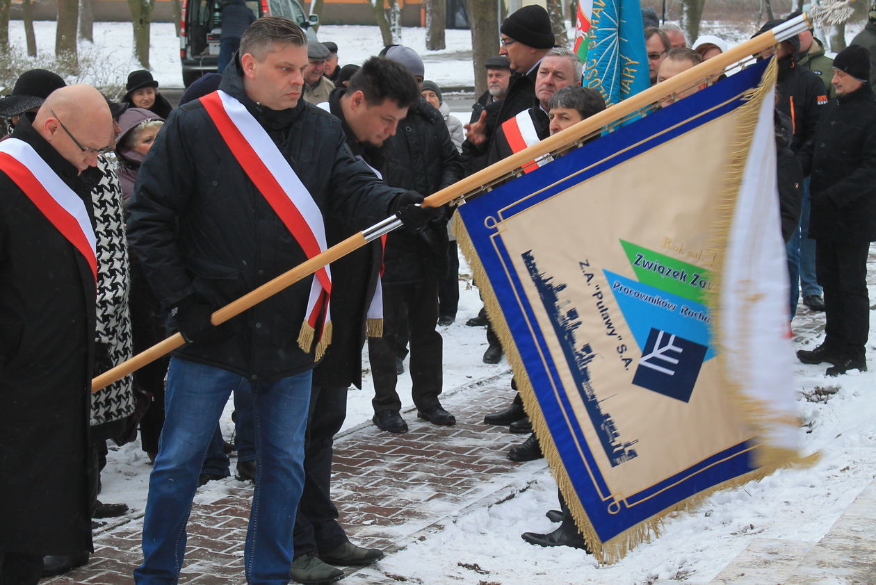  Odsłonięcie pomnika puławskiej Solidarności (zdjęcie 5) - Autor: Radosław Szczęch
