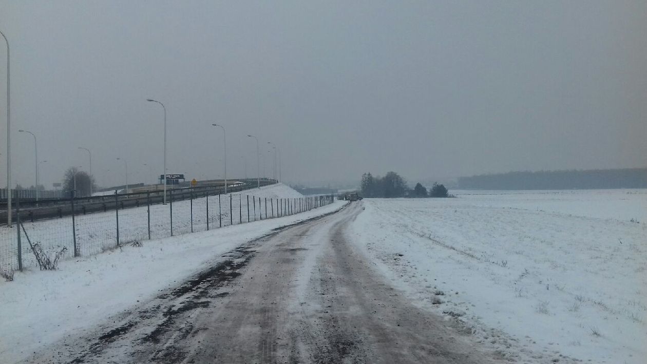 Tajemnicze pakunki obok obwodnicy Lublina