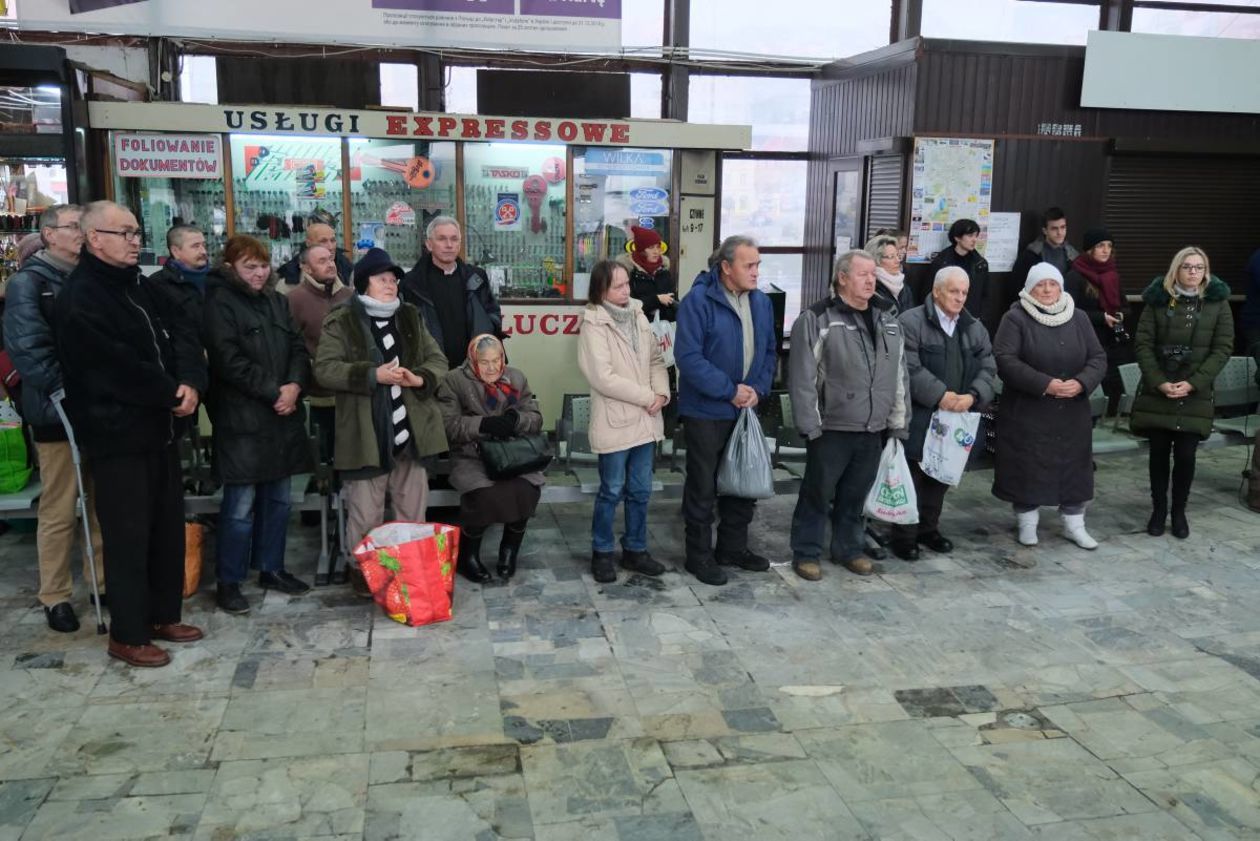  Spotkanie świąteczne na dworcu autobusowym w Lublinie (zdjęcie 34) - Autor: Maciej Kaczanowski