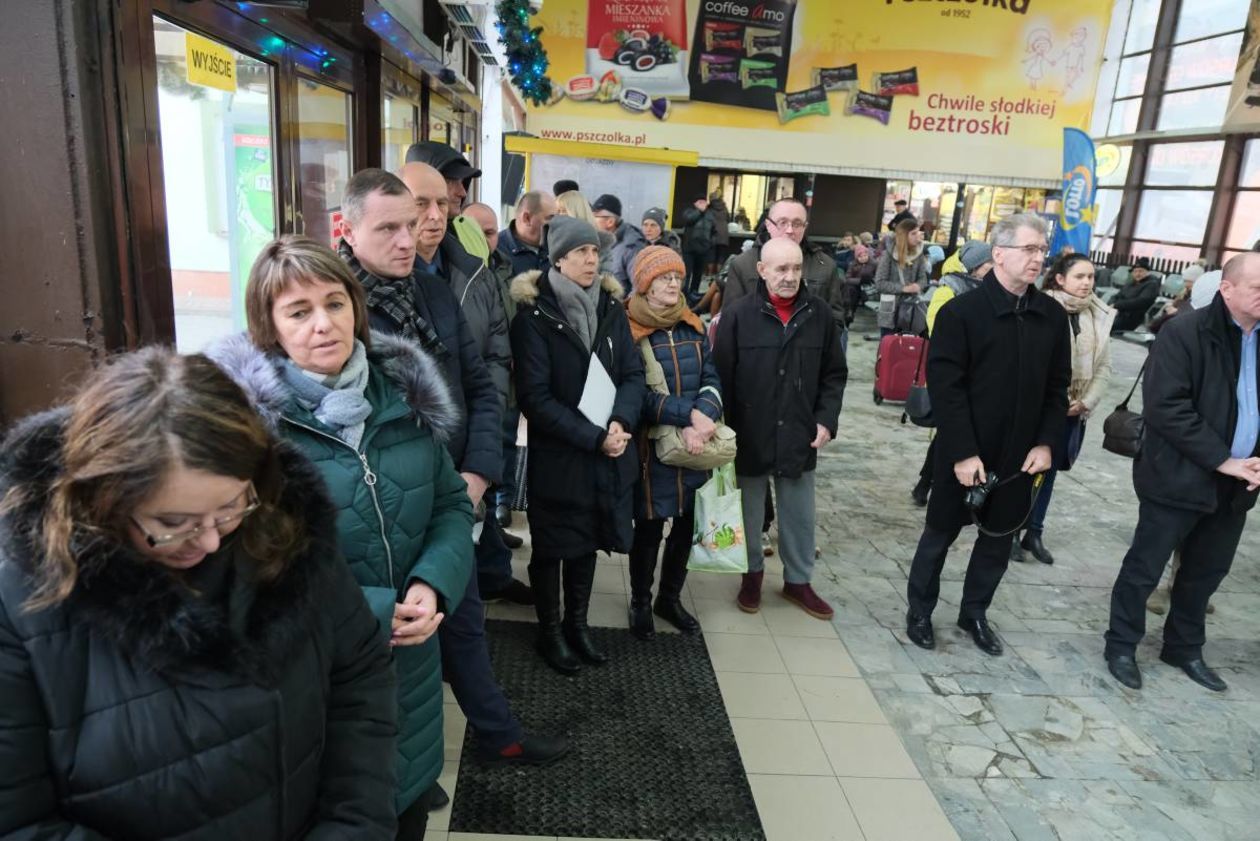  Spotkanie świąteczne na dworcu autobusowym w Lublinie (zdjęcie 32) - Autor: Maciej Kaczanowski