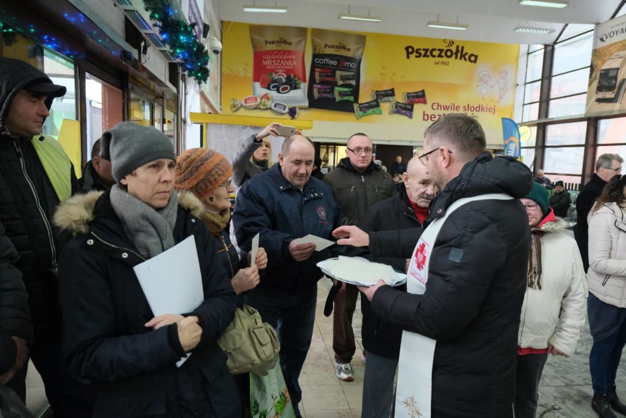  Spotkanie świąteczne na dworcu autobusowym w Lublinie (zdjęcie 24) - Autor: Maciej Kaczanowski