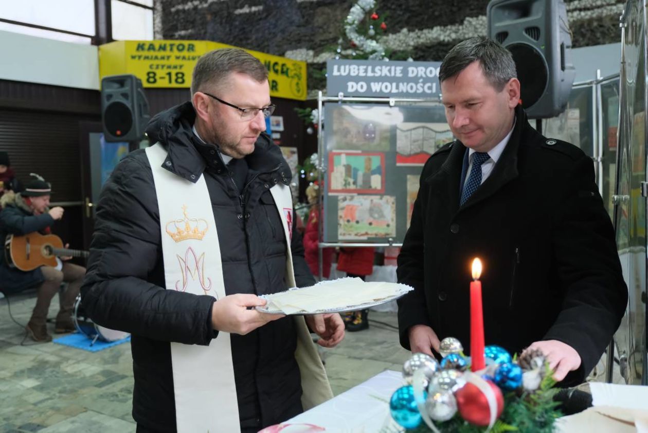  Spotkanie świąteczne na dworcu autobusowym w Lublinie (zdjęcie 29) - Autor: Maciej Kaczanowski