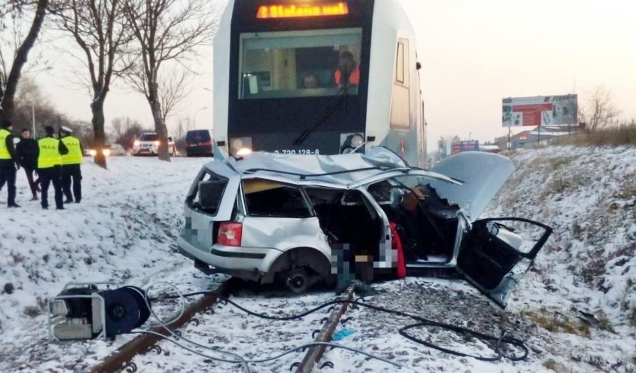  Wypadek na przejeździe kolejowym w Rzeszowie  - Autor: Podkarpacka Policja