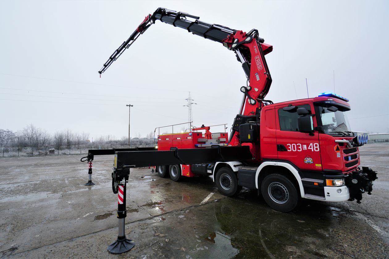  40-tonowy żuraw lubelskich strażaków (zdjęcie 4) - Autor: KM PSP Lublin