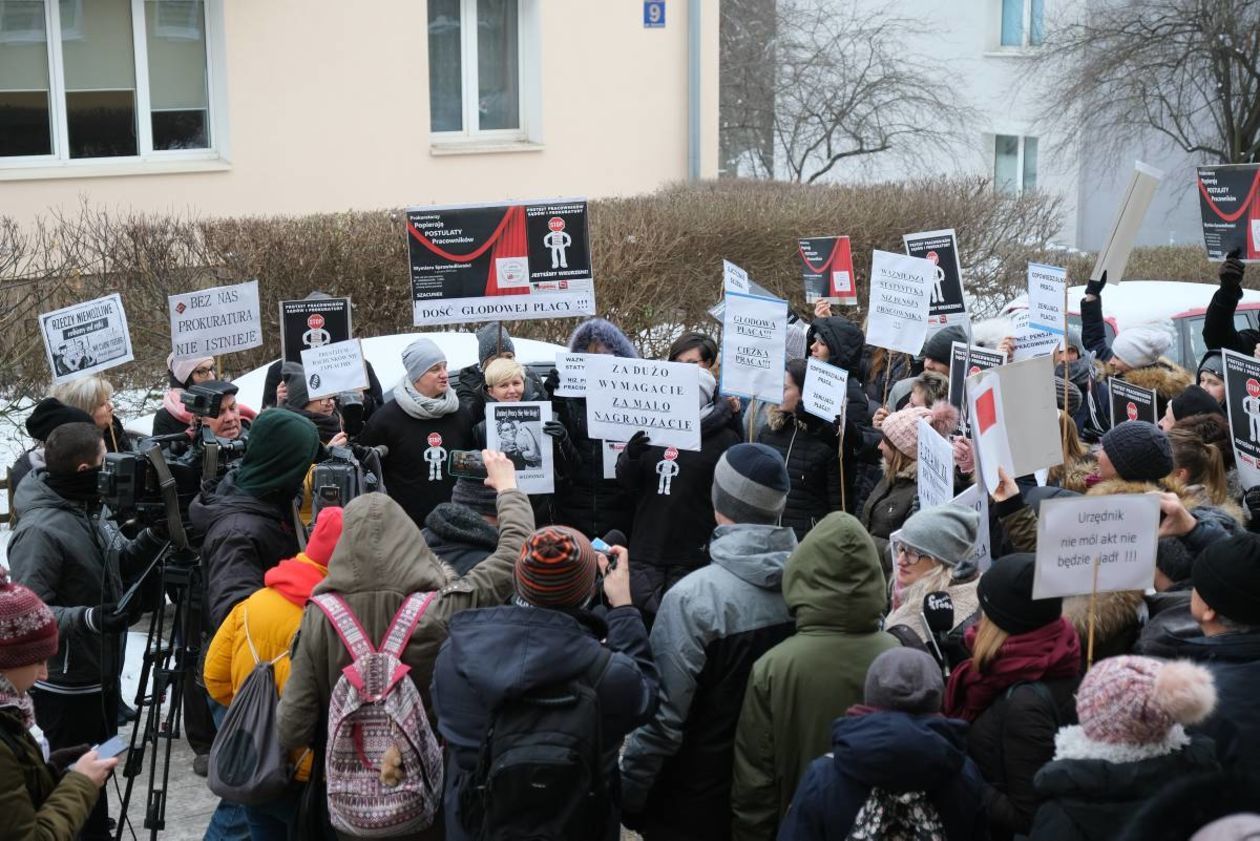 Protest pracowników sądów i prokuratury (zdjęcie 15) - Autor: Maciej Kaczanowski
