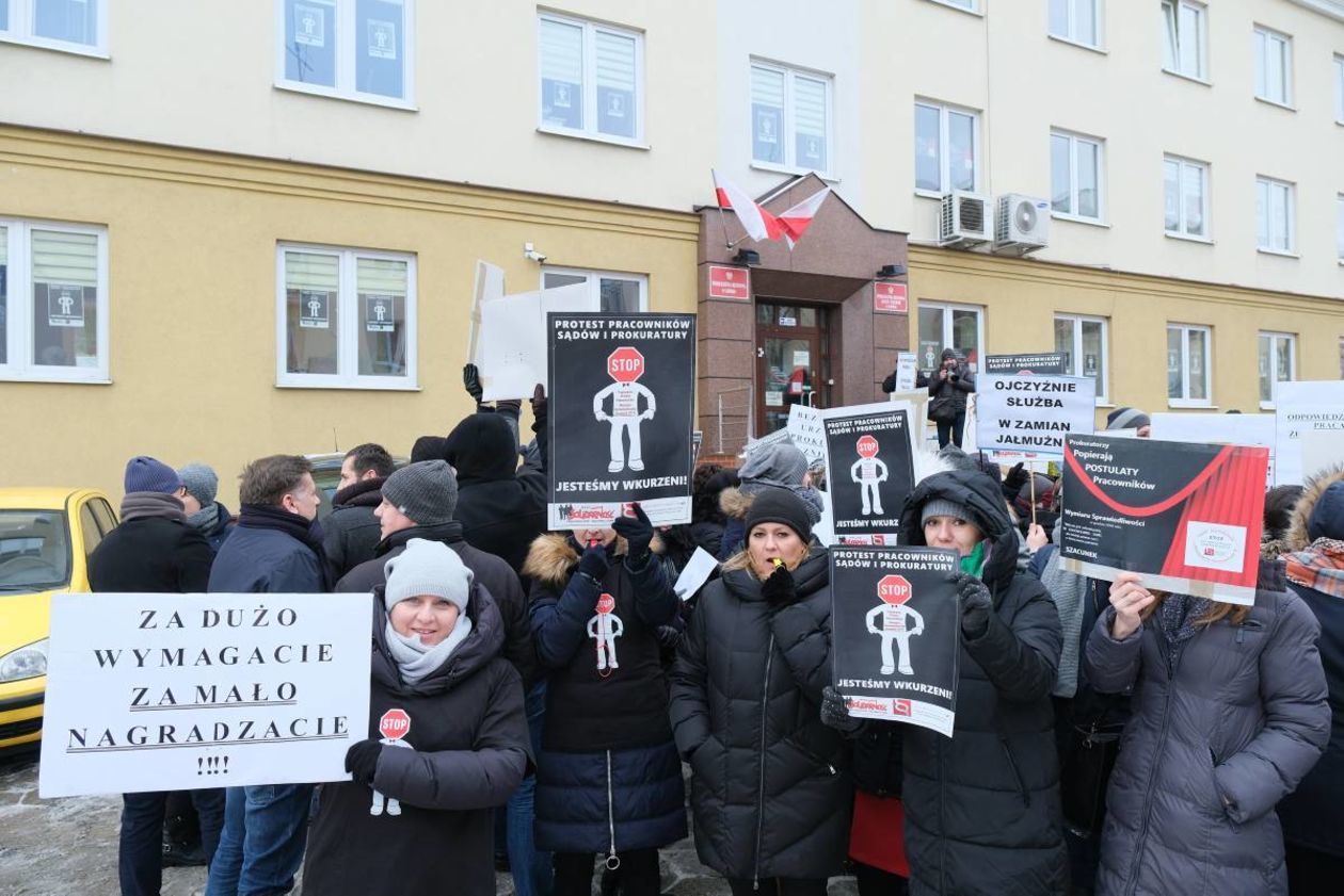  Protest pracowników sądów i prokuratury (zdjęcie 6) - Autor: Maciej Kaczanowski