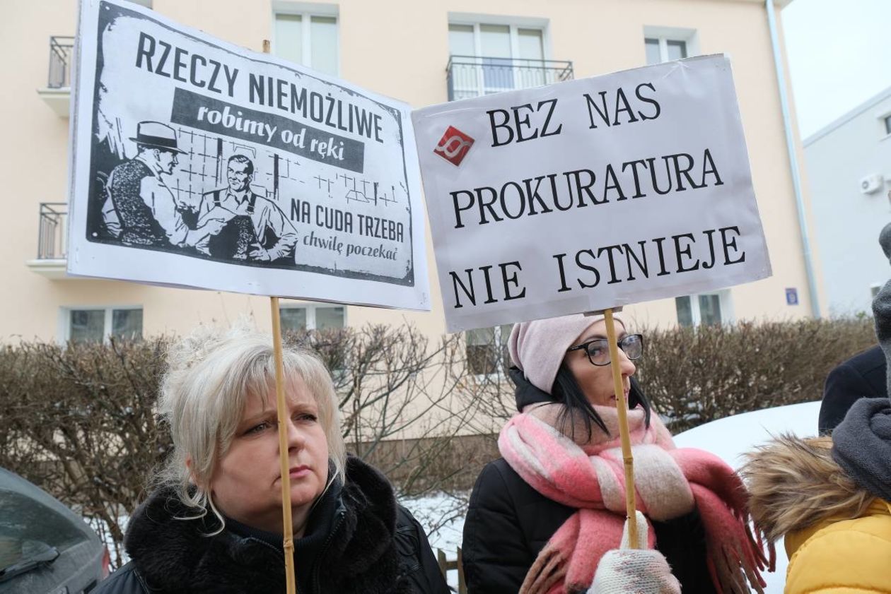  Protest pracowników sądów i prokuratury (zdjęcie 12) - Autor: Maciej Kaczanowski