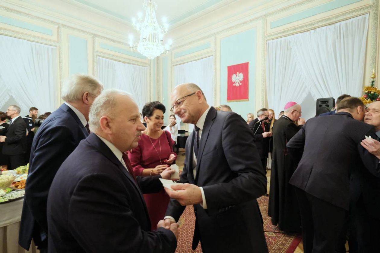  Spotkanie wigilijne zorganizowane przez prezydenta Krzysztofa Żuka (zdjęcie 18) - Autor: Maciej Kaczanowski