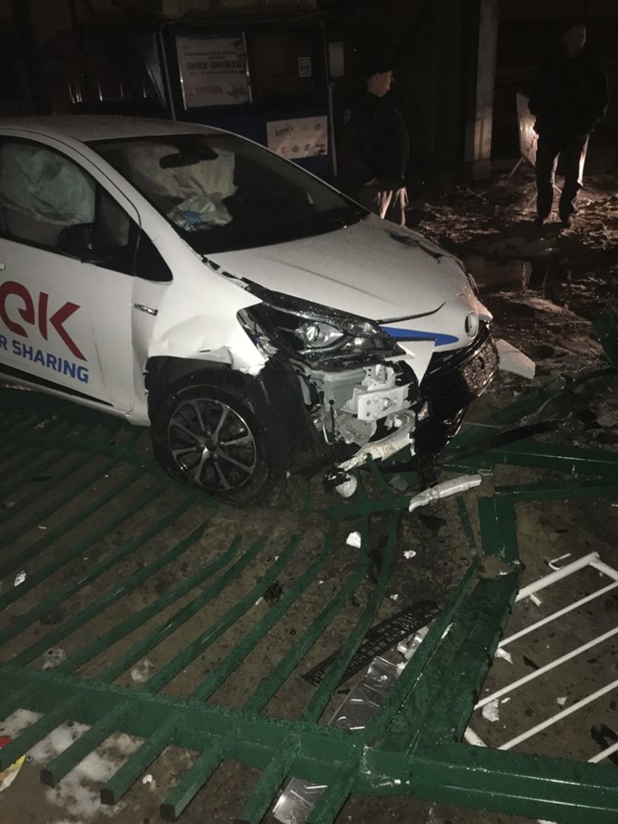  Rozbity samochód Panek Car Sharing (zdjęcie 4) - Autor: Panek