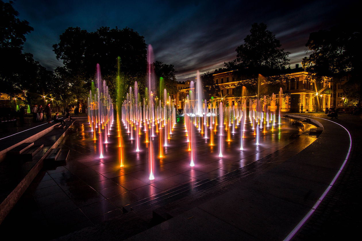  <p>II NAGRODA. Wodna symfonia światła i koloru - fontanna na Placu Litewskim w Lublinie.</p>
<p>Fot. Grzegorz Nowacki</p>