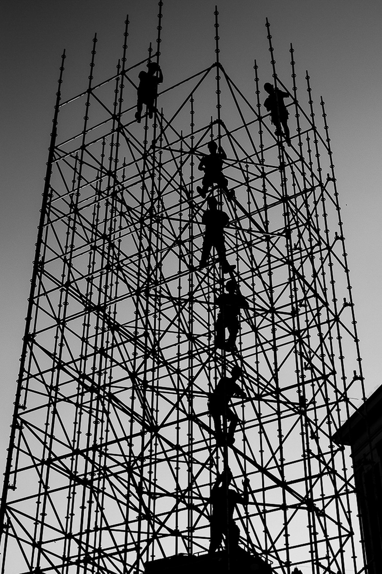  <p>WYR&Oacute;ŻNIENIE. Wieża - budowa instalacji artystycznej na Noc Kultury w Lublinie.</p>
<p>Fot. Andrzej Mikulski</p>