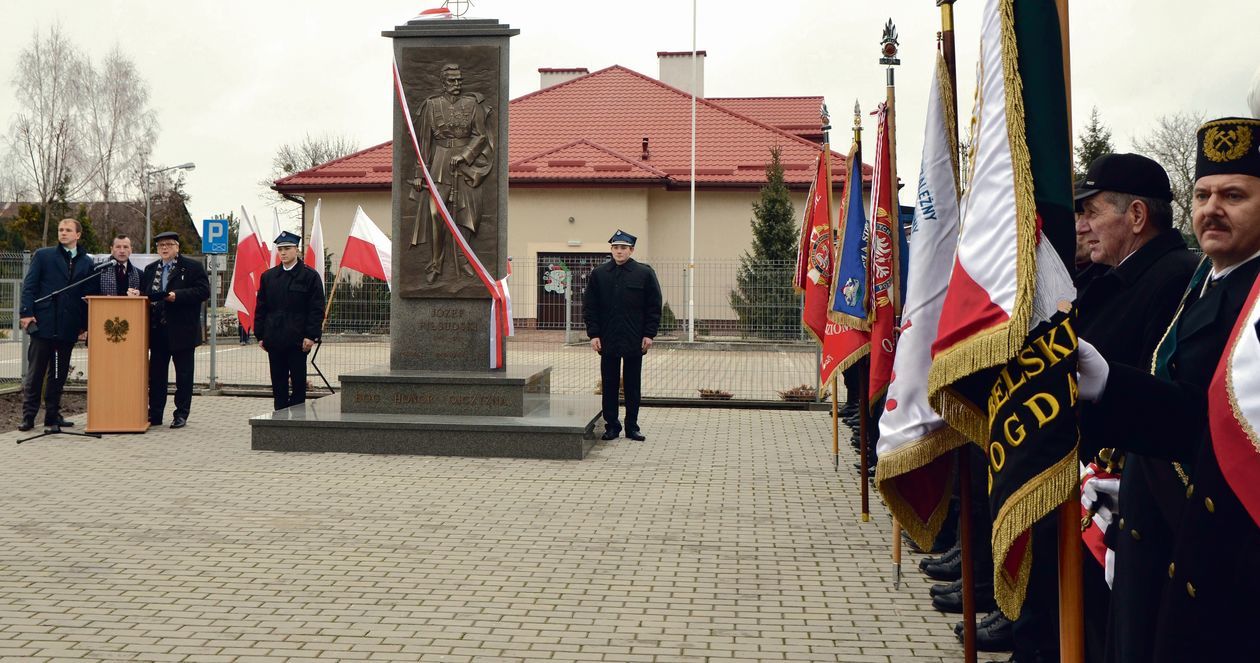 Pomnik marszałka Piłsudskiego wrócił do Ciechanek - Autor: Starostwo Powiatowe w Łęcznej 