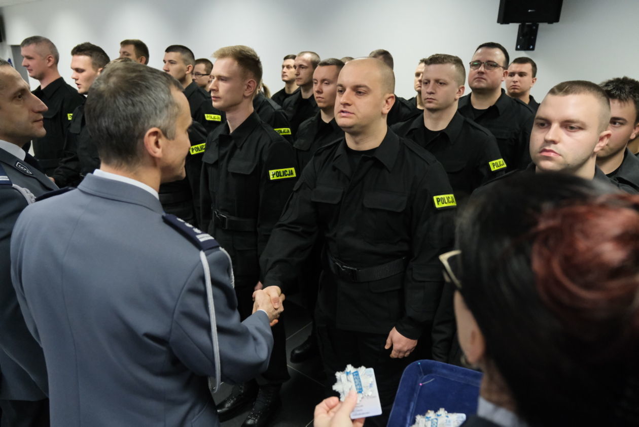  Ślubowanie policjantów w KMP Lublin (zdjęcie 4) - Autor: Maciej Kaczanowski