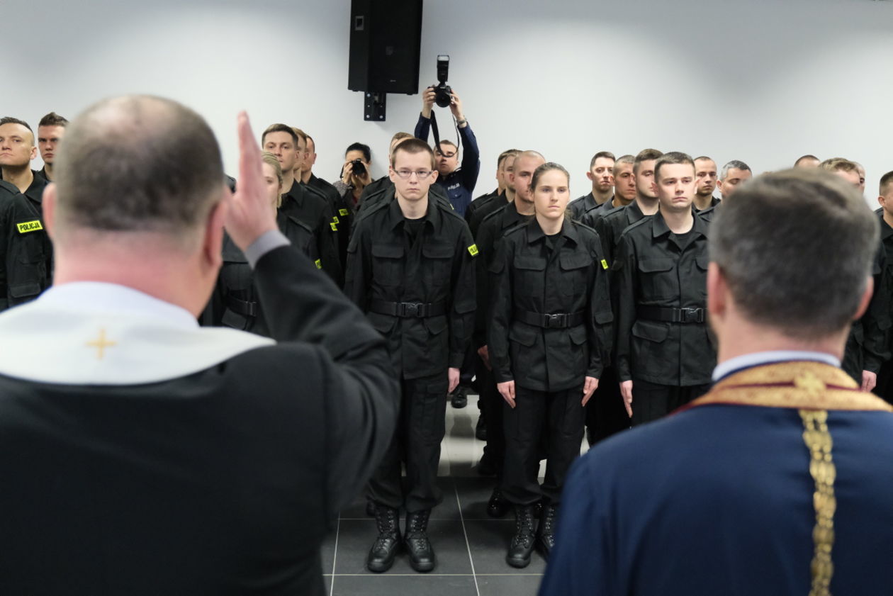  Ślubowanie policjantów w KMP Lublin (zdjęcie 21) - Autor: Maciej Kaczanowski