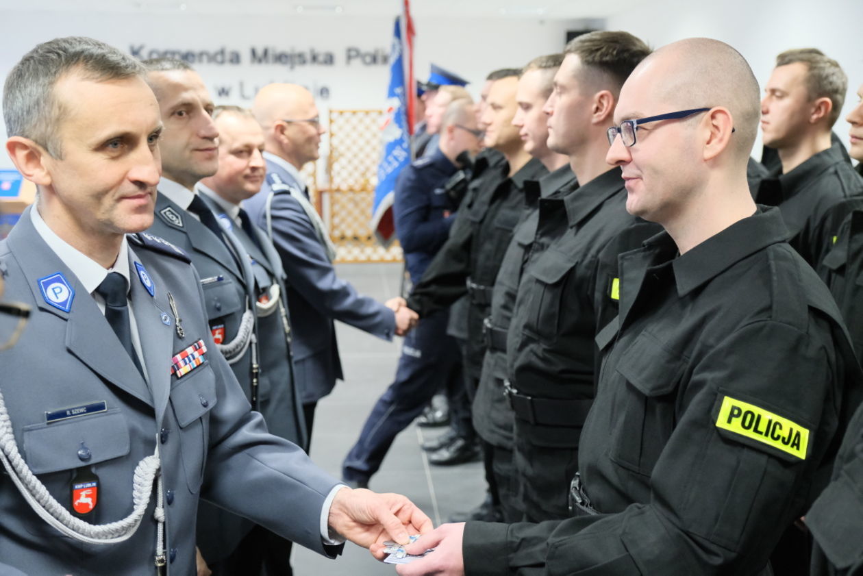  Ślubowanie policjantów w KMP Lublin (zdjęcie 29) - Autor: Maciej Kaczanowski