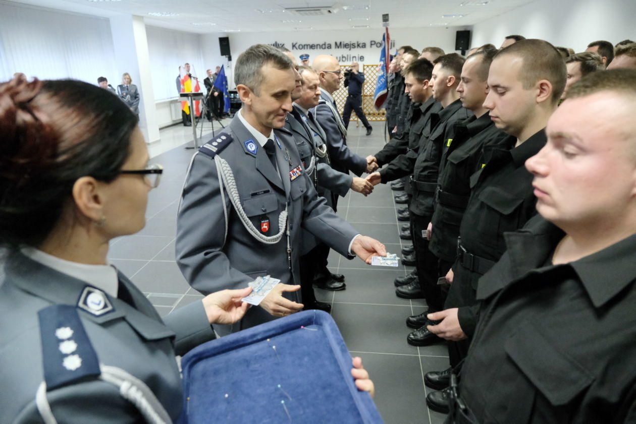  Ślubowanie policjantów w KMP Lublin (zdjęcie 41) - Autor: Maciej Kaczanowski