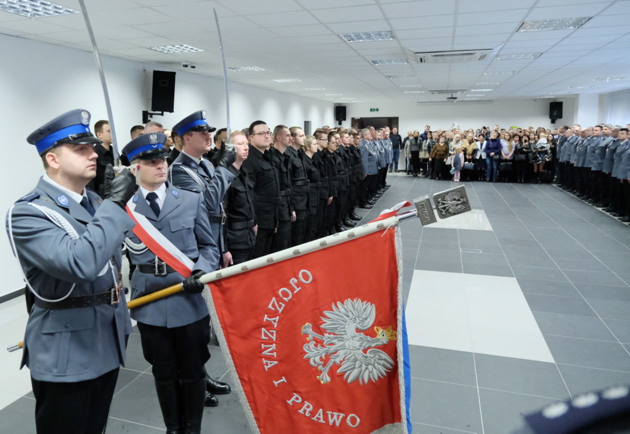  Ślubowanie policjantów w KMP Lublin (zdjęcie 10) - Autor: Maciej Kaczanowski