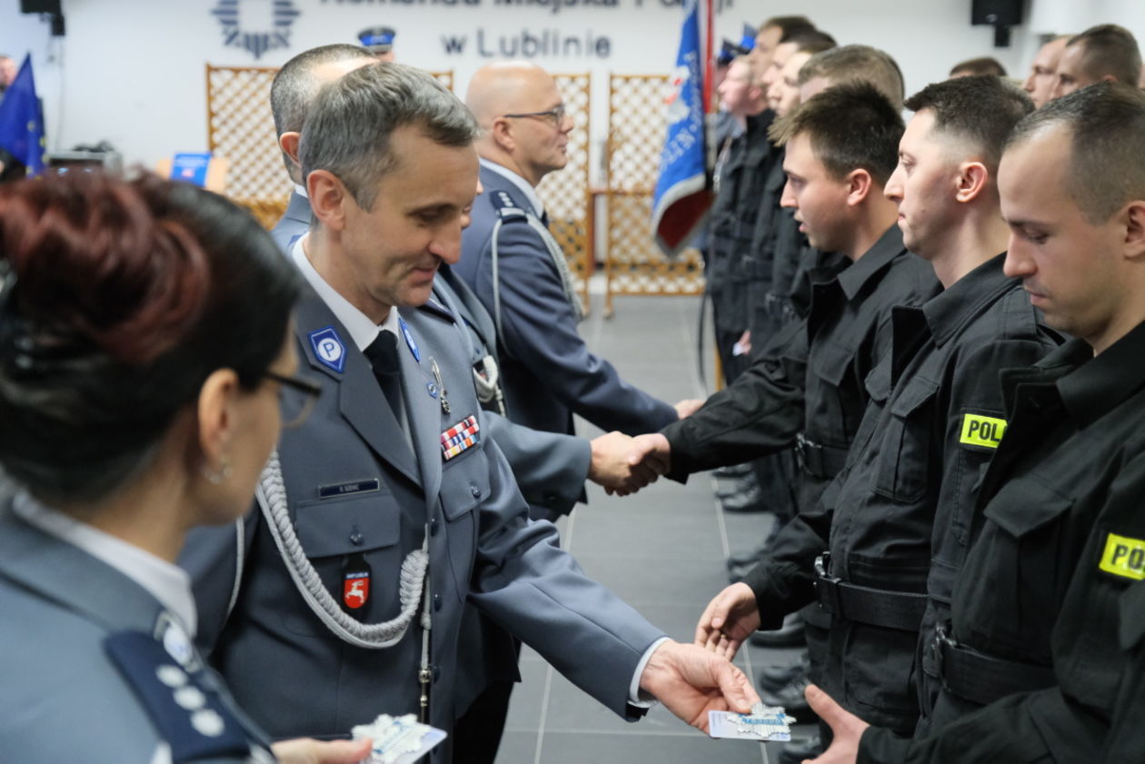  Ślubowanie policjantów w KMP Lublin (zdjęcie 40) - Autor: Maciej Kaczanowski