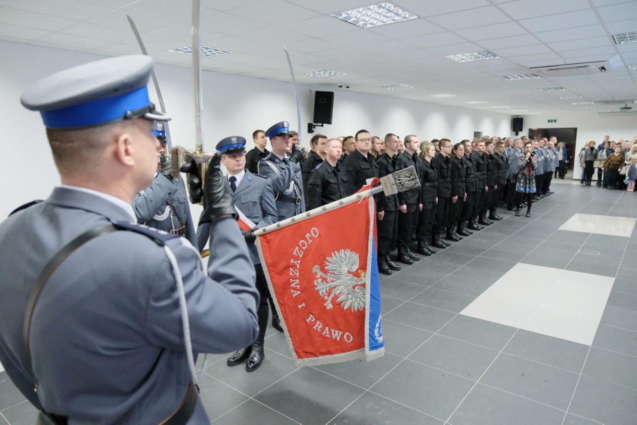  Ślubowanie policjantów w KMP Lublin (zdjęcie 9) - Autor: Maciej Kaczanowski