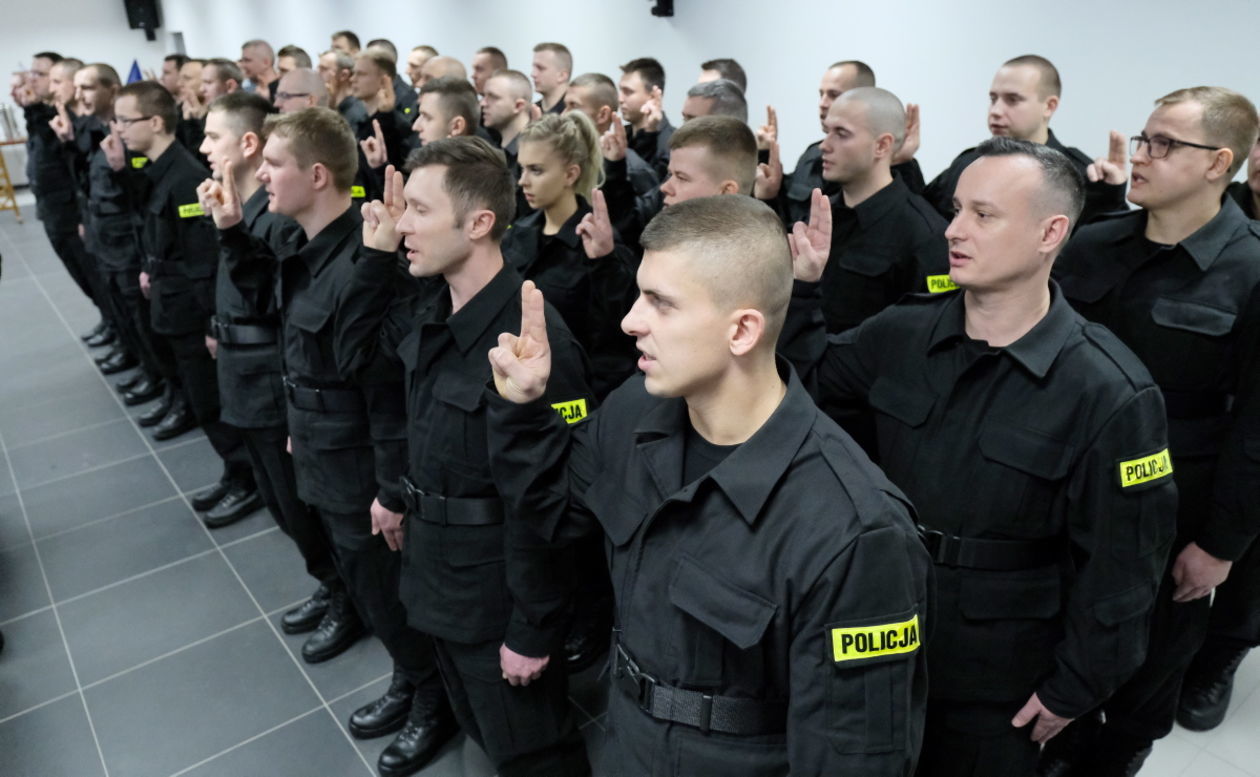  Ślubowanie policjantów w KMP Lublin (zdjęcie 13) - Autor: Maciej Kaczanowski