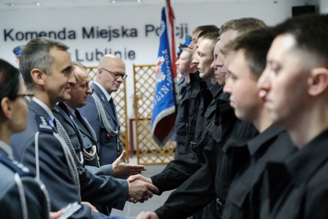  Ślubowanie policjantów w KMP Lublin (zdjęcie 38) - Autor: Maciej Kaczanowski