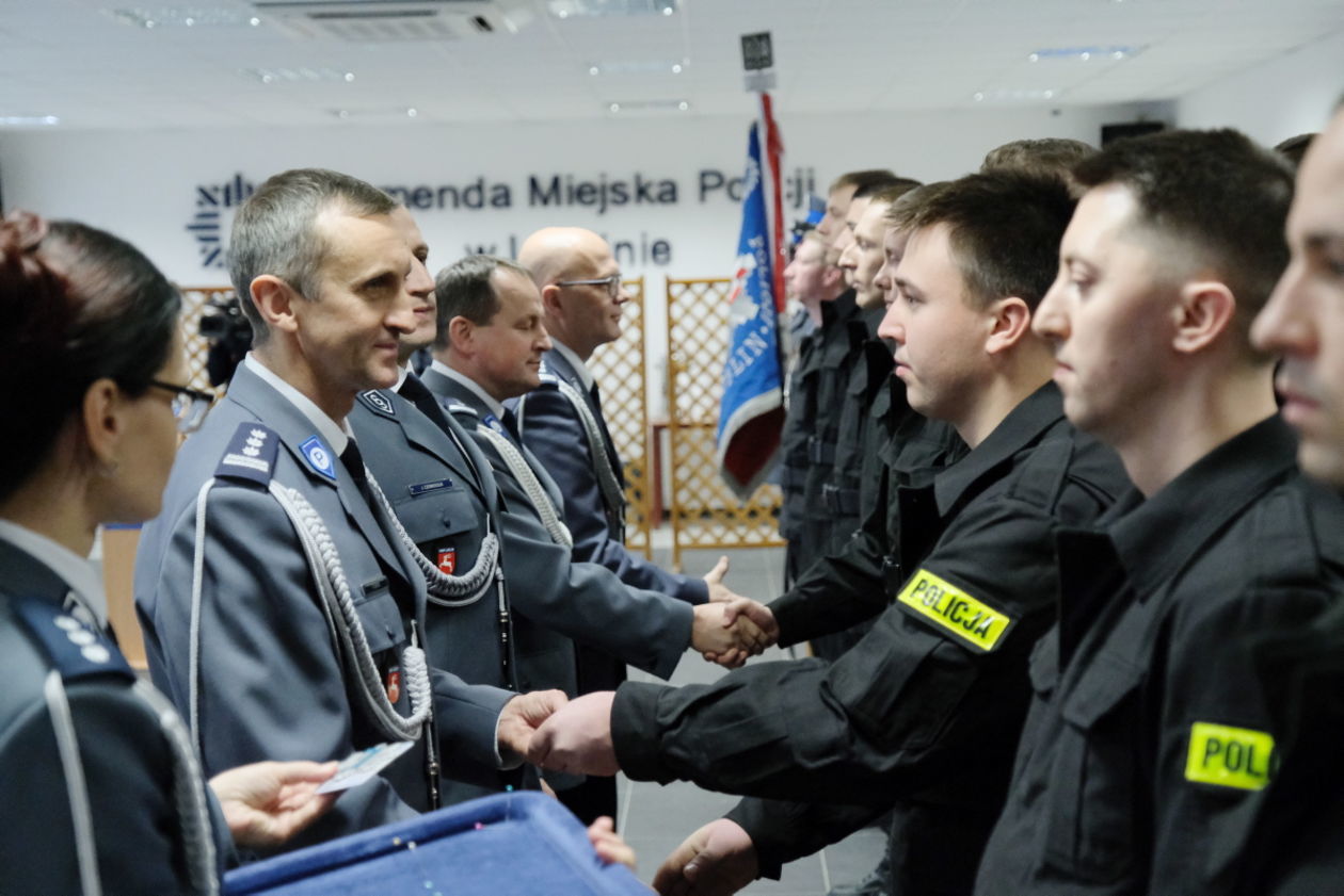  Ślubowanie policjantów w KMP Lublin (zdjęcie 39) - Autor: Maciej Kaczanowski