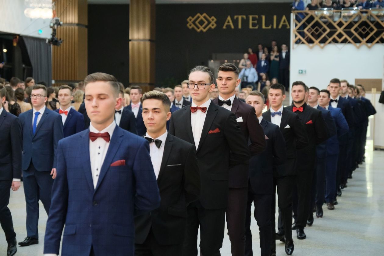  Studniówka 2019: Bal maturzystów II LO w hotelu Atelia (zdjęcie 184) - Autor: Maciej Kaczanowski