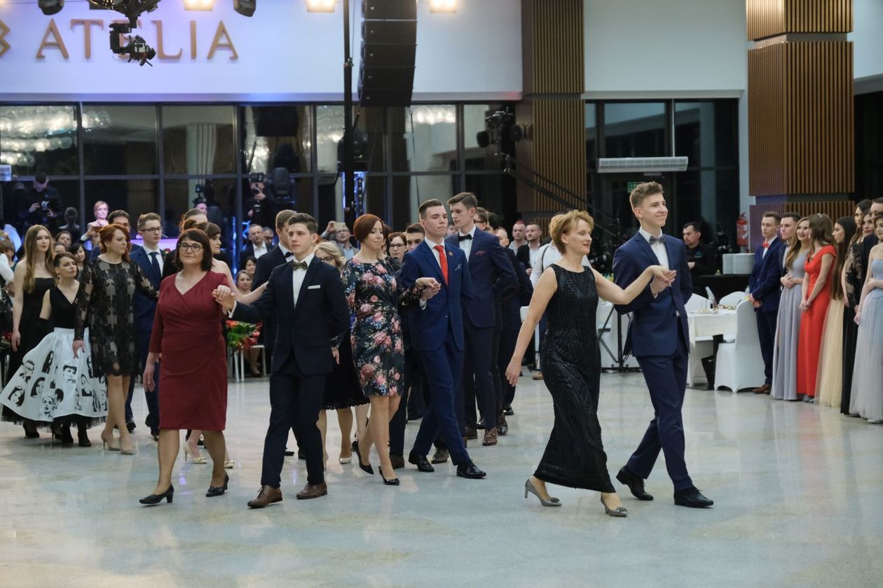  Studniówka 2019: Bal maturzystów II LO w hotelu Atelia (zdjęcie 72) - Autor: Maciej Kaczanowski