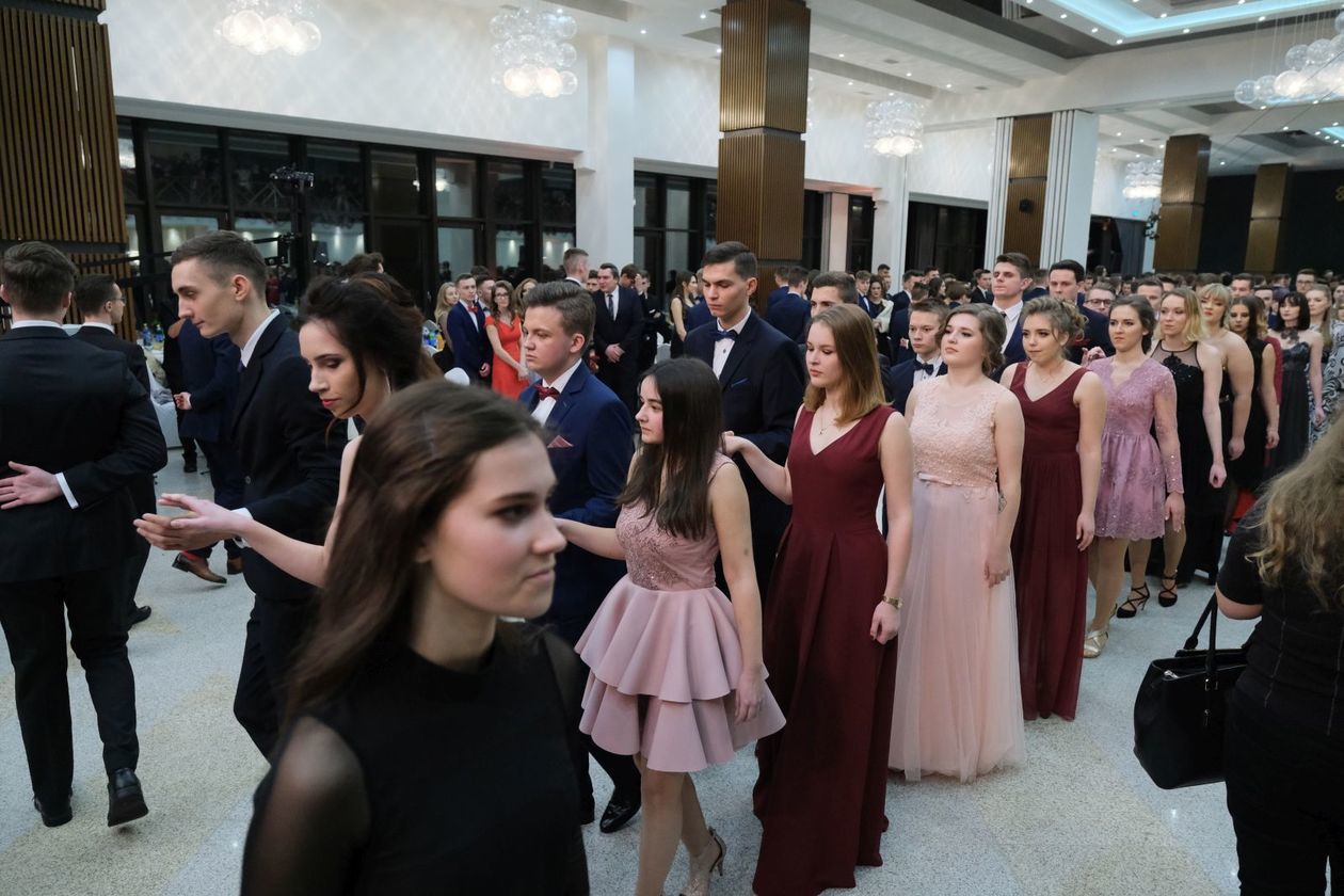  Studniówka 2019: Bal maturzystów II LO w hotelu Atelia (zdjęcie 101) - Autor: Maciej Kaczanowski