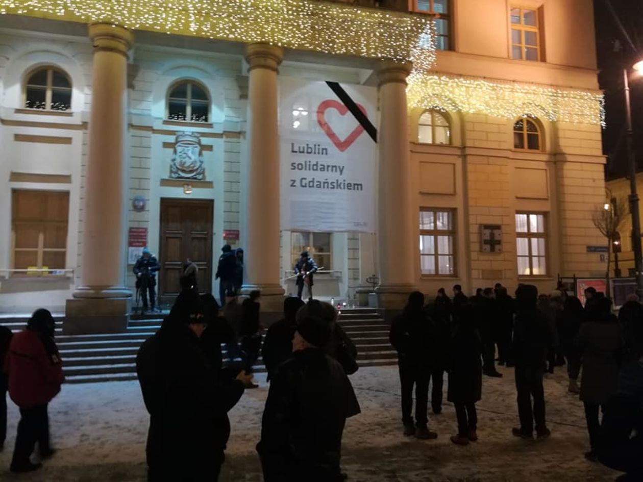  Manifestacja przeciwko nienawiści i przemocy w Lublinie (zdjęcie 8) - Autor: toma