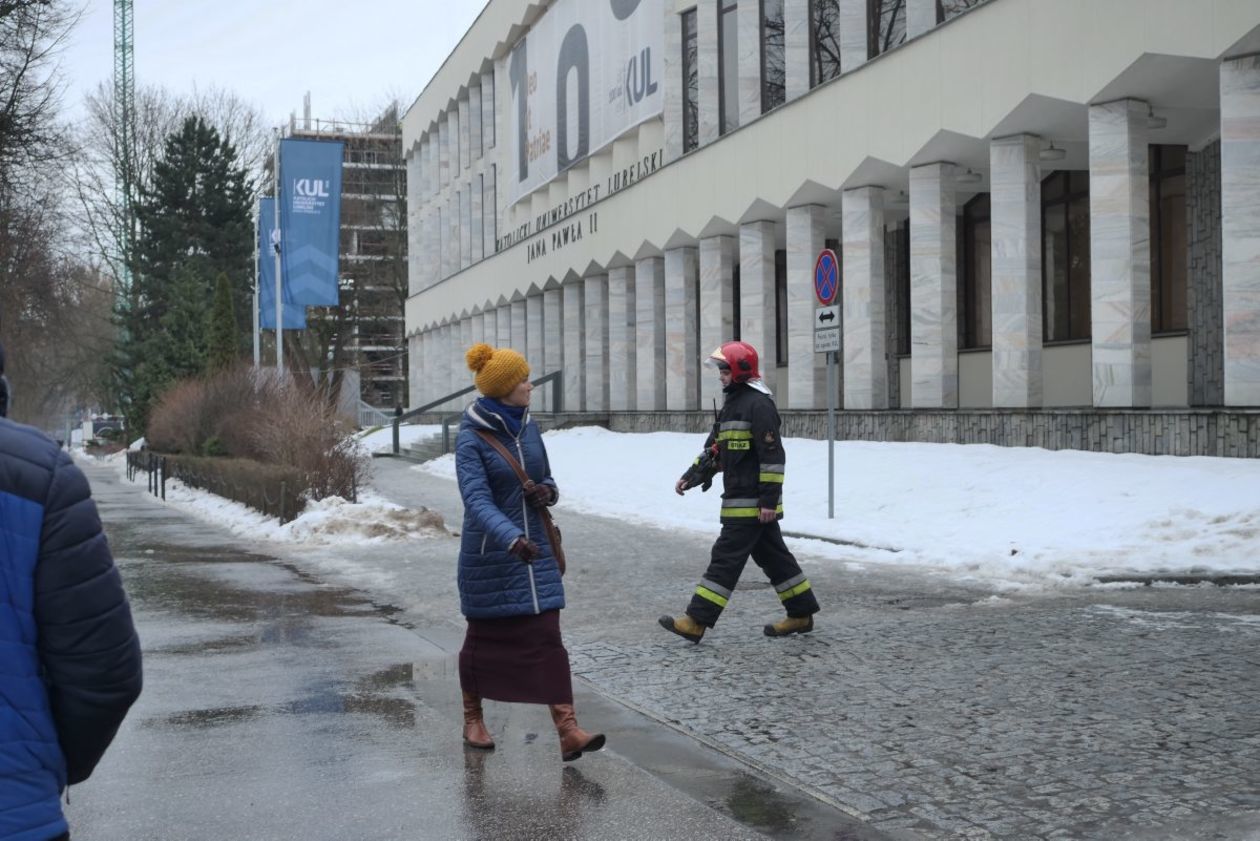  Alarm bombowy na KUL (zdjęcie 13) - Autor: Krzysztof Mazur