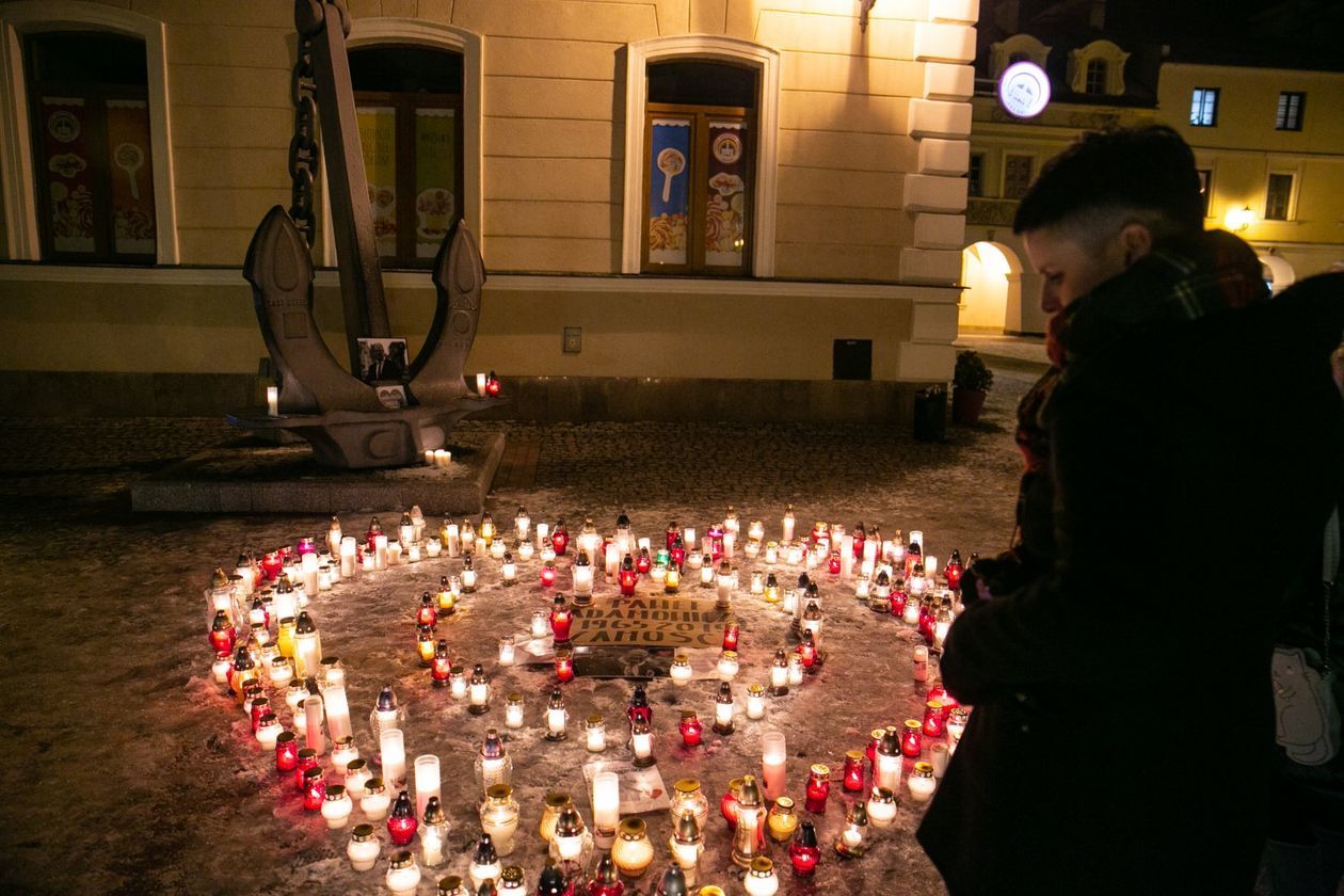  Zamość pożegnał prezydenta Adamowicza (zdjęcie 8) - Autor: Kazimierz Chmiel