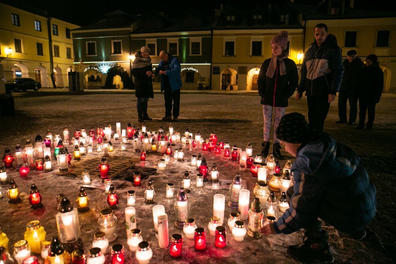  Zamość pożegnał prezydenta Adamowicza (zdjęcie 5) - Autor: Kazimierz Chmiel